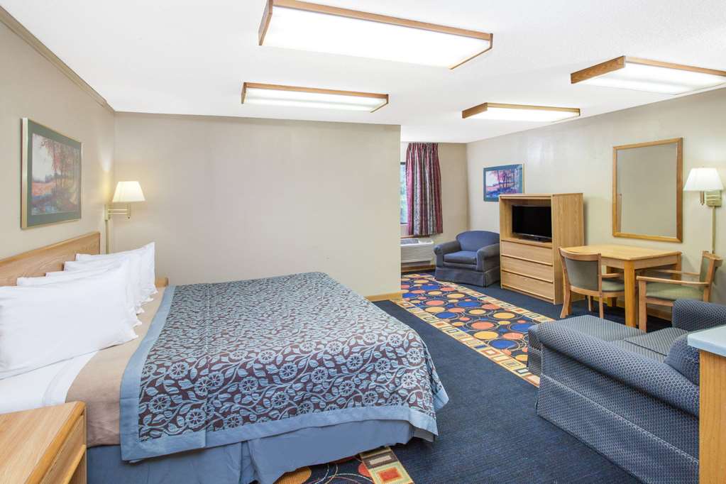 Days Inn by Wyndham Farmer City - photo 15