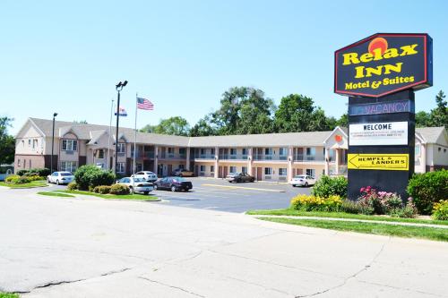 Relax Inn Motel & Suites - photo 9