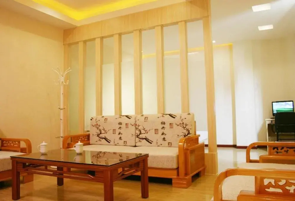 Zaozhuang Golden Phoenix Business Inn — hotel in Zaozhuang