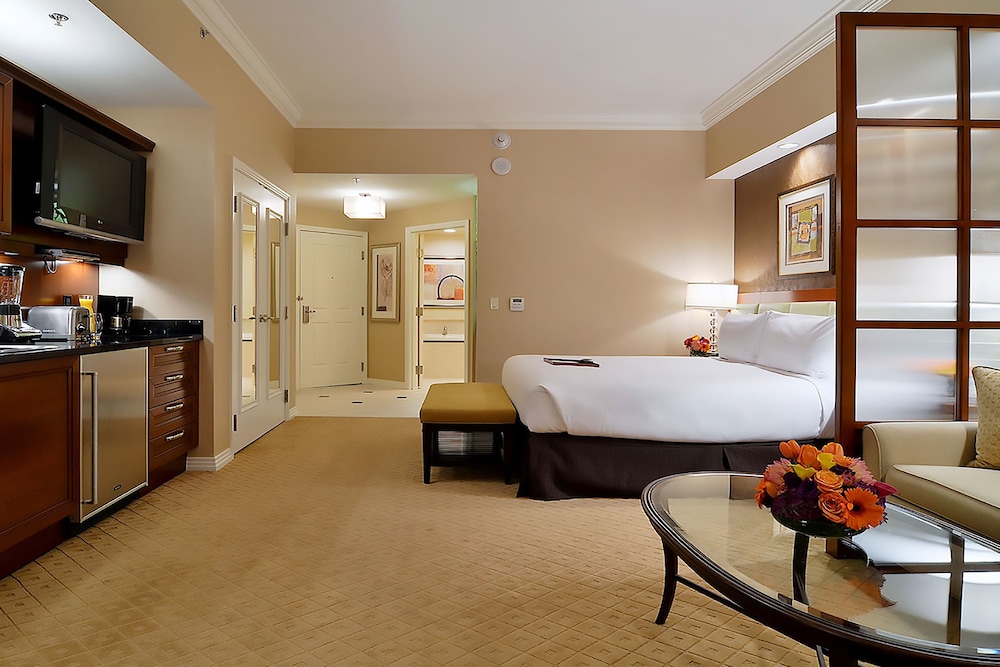 888 Two Bedroom Balcony Suite at Signature Condo Hotel - photo 8