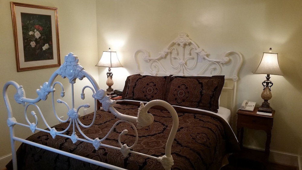 The Country Inn of Berkeley Springs - photo 2