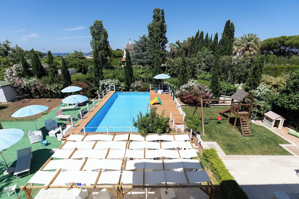 Casa Torre di Specchio 2 con Piscina — 4-Star Luxury Hotel in Bari, Italy
