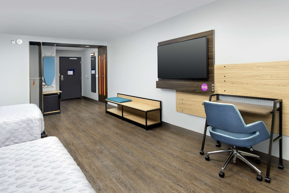 Tru by Hilton Denver Airport Tower Road - photo 7