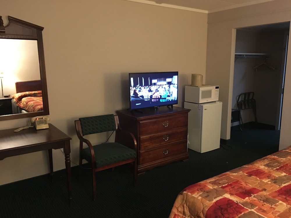 Rapids Inn and Suites - photo 32