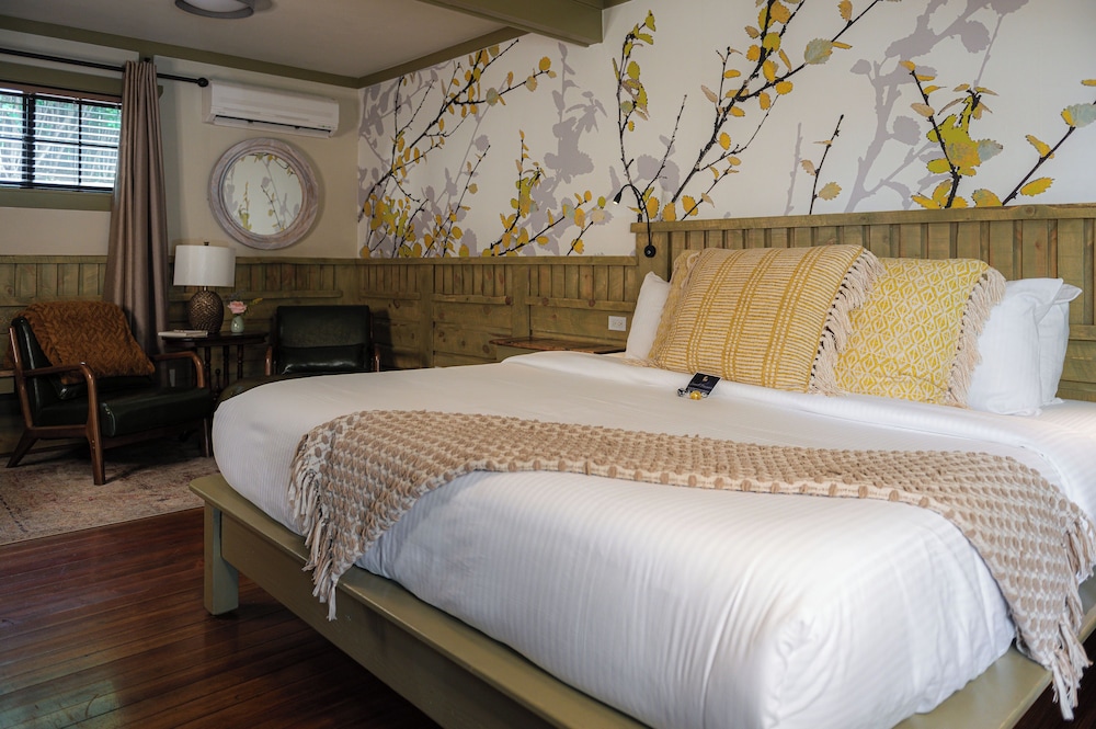 Highland Haven Creekside Inn - photo 16