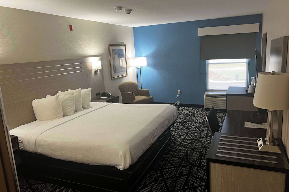 Baymont by Wyndham Monroe Ohio - photo 8