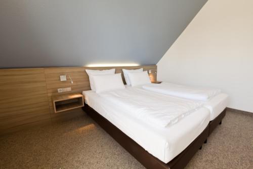 Cuxlandhotel Doppelzimmer 112 in Dorum, Germany