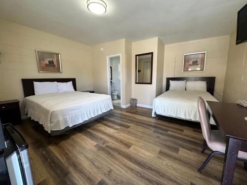 Royal Inn and Suites - photo 2