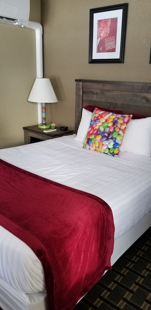 Middlebury Sweets Motel - photo 12