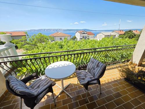 LEO ROOM 2 NV Room for 2 3 persons with bathroom balcony in Novi Vinodolski, Croatia