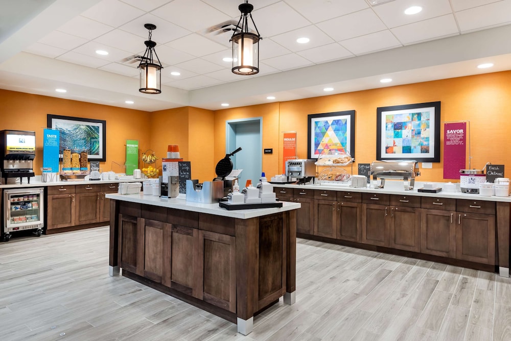 Hampton Inn Baltimore Bayview Campus - photo 29