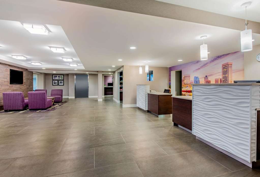 La Quinta Inn & Suites by Wyndham Baltimore BWI Airport - photo 14