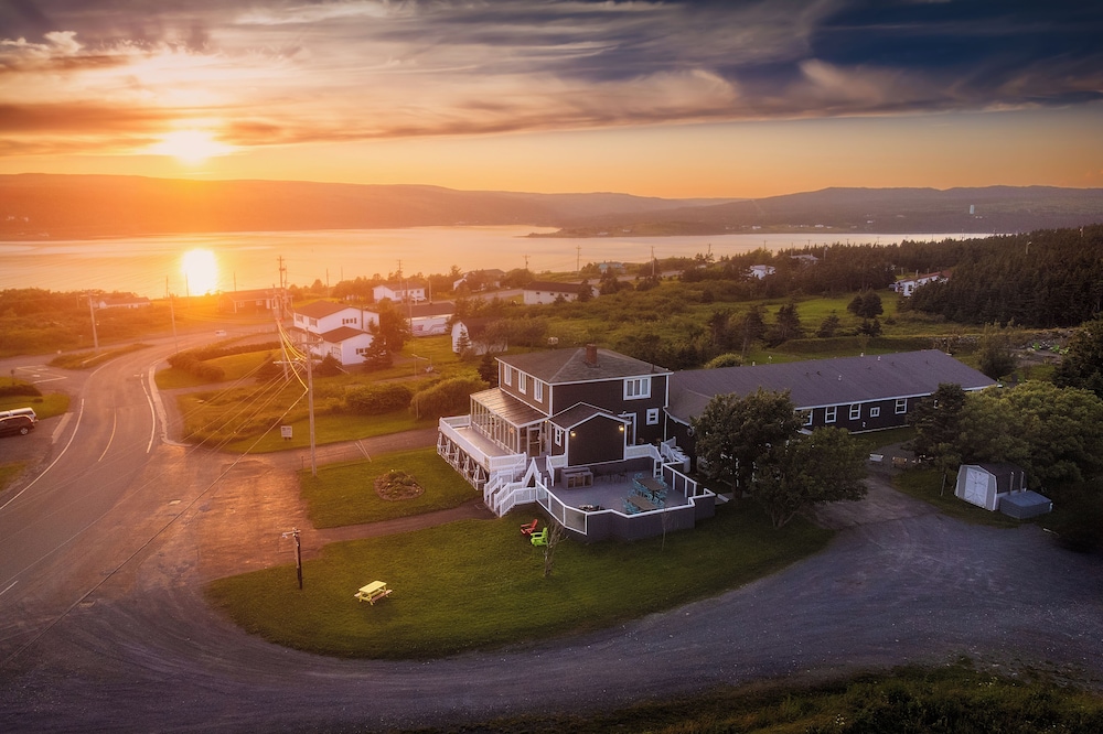 Edge of the Avalon Inn — hotel in Lac-Megantic