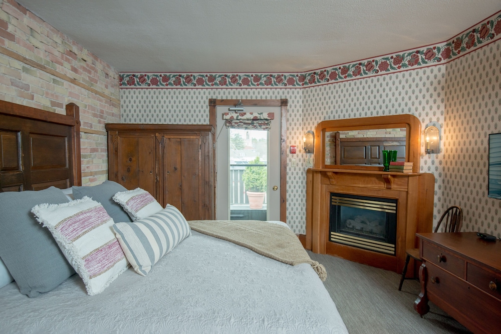 Inn at Cedar Crossing - photo 6