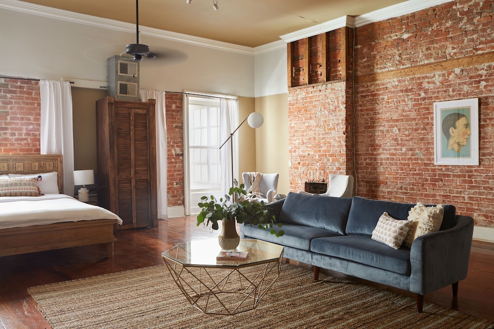 Charming Central Business District Studios by Sonder - photo 13