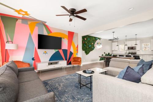 NashVegas Theme Large Home — 4-Star Luxury Hotel in Nashville, United States