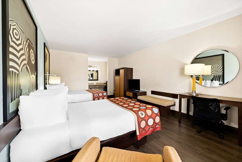 Super 8 by Wyndham Florida City Gateway to Keys Everglades - photo 18