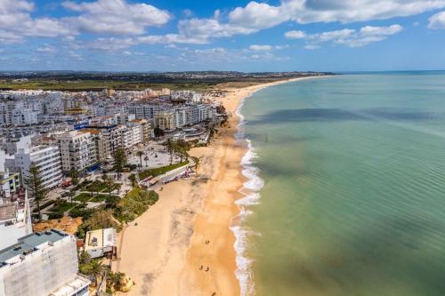 Apartamento Ver o Mar by Portucasa — 4-Star Luxury Hotel in Armacao De Pera, Portugal