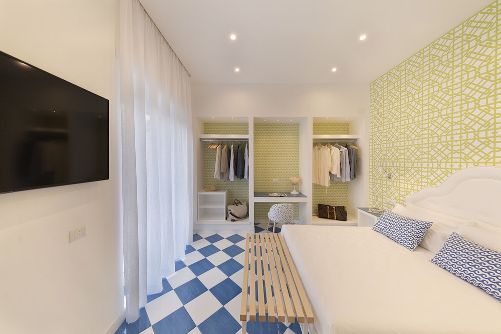 Scirocco Design Apartment — 4-Star Luxury Hotel in Sorrento, Italy