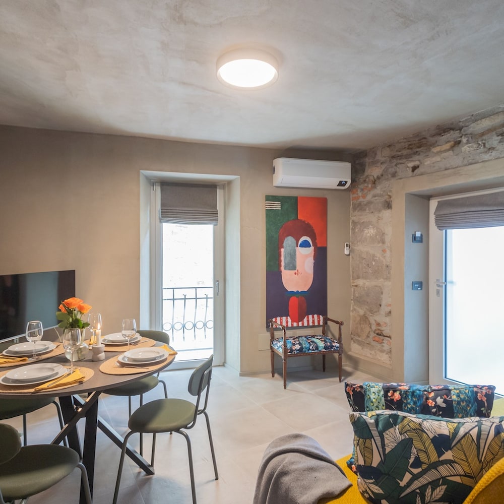 Urio s Castle Suites — 4-Star Luxury Hotel in Carate Urio, Italy
