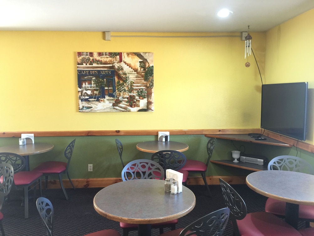 Americas Best Value Inn Garden City - photo 23