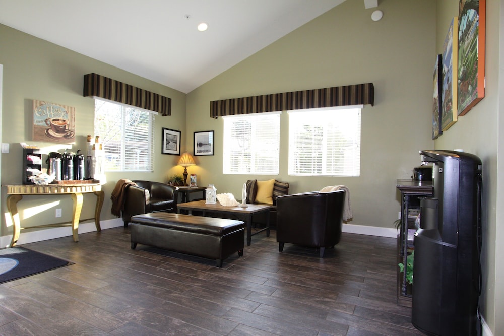 Monterey Peninsula Inn - photo 2