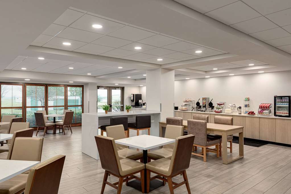 Wingate by Wyndham Green Bay Airport - photo 36