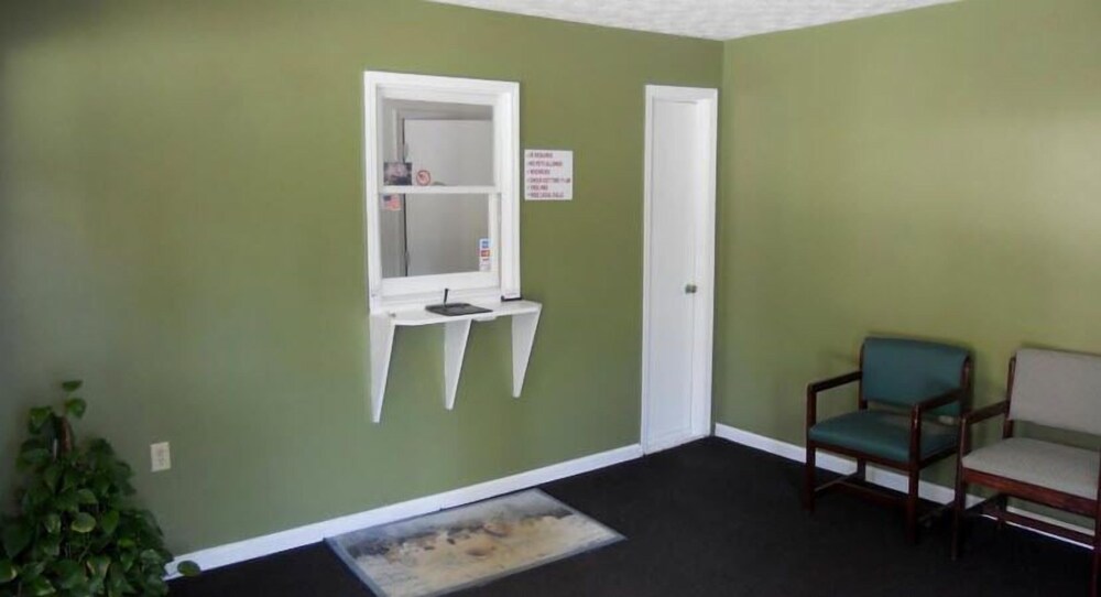 Creek Side Inn - photo 2