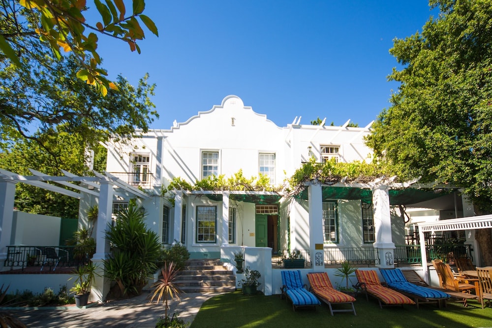 Mountain Manor Guest House & Executive Suites — 4-Star Luxury Hotel in Cape Town, South Africa