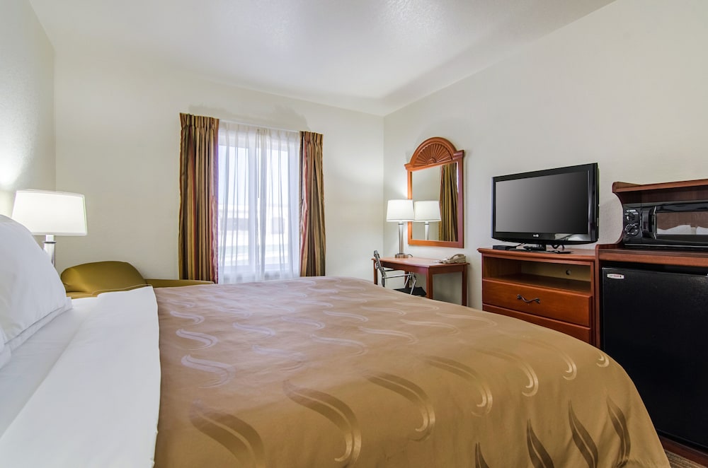 Quality Inn Junction City Near Fort Riley - photo 12