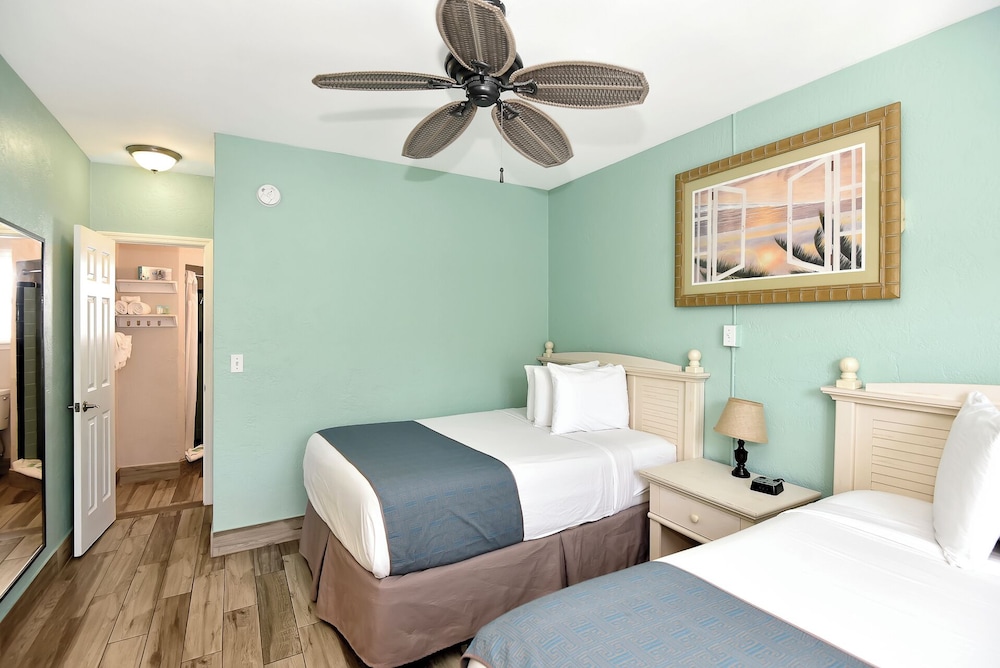 Shoreline Suites & Cabana Cottages - photo 23