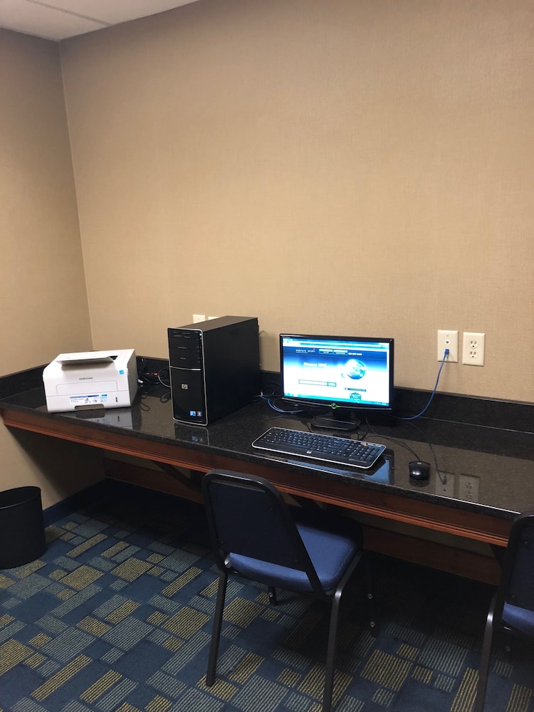 Country View Inn & Suites - photo 43