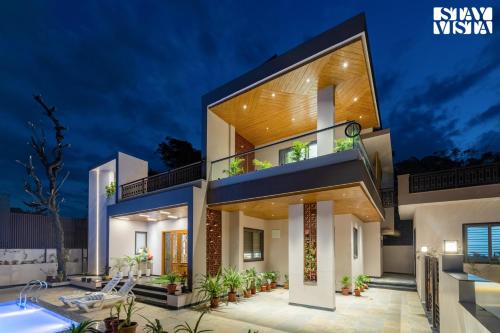 Nakeshatra Villa by VEO Part of StayVista with Pool Lawn Balcony at city center in Udaipur — 4-Star Luxury Hotel in Udaipur, India