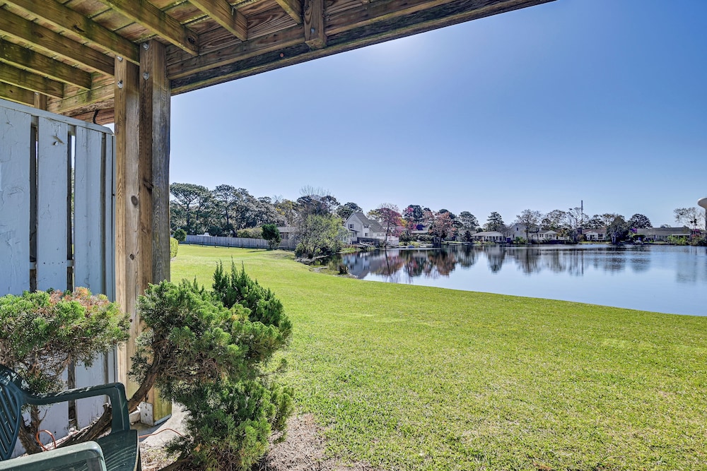 3 Mi to Surfside Beach & Pier: Townhome w Balcony — 4-Star Luxury Hotel in Myrtle Beach, United States