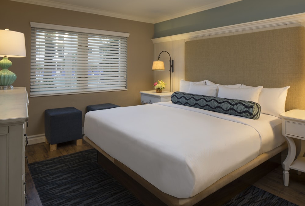 Edgewater Beach Hotel - photo 14