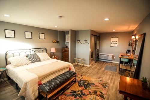 The Blue Buffalo Motel - photo 8