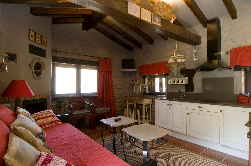 Casa Rural Tío Conejo — 4-Star Luxury Hotel in San Roman De Cameros, Spain