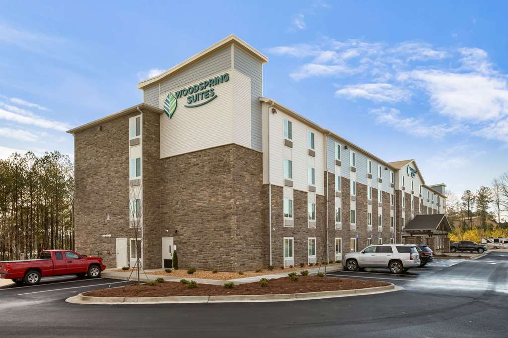 WoodSpring Suites Atlanta Newnan - carbon neutral hotel in Newnan