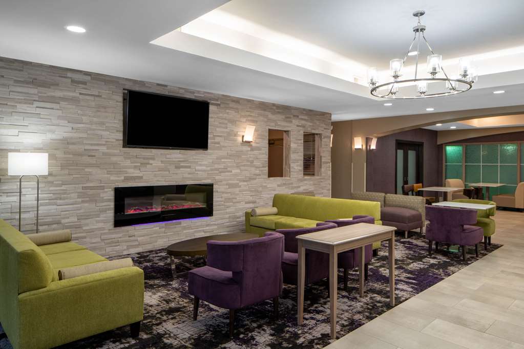La Quinta Inn & Suites by Wyndham Atlanta Stockbridge - photo 3