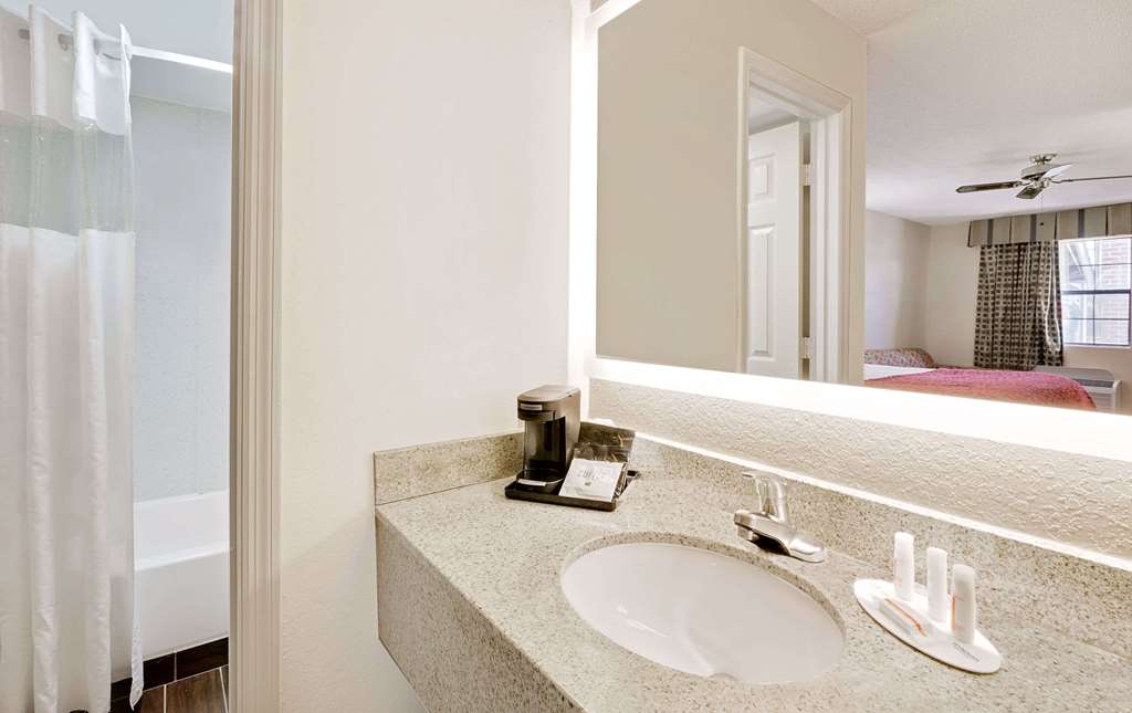 Days Inn by Wyndham Demopolis - photo 7
