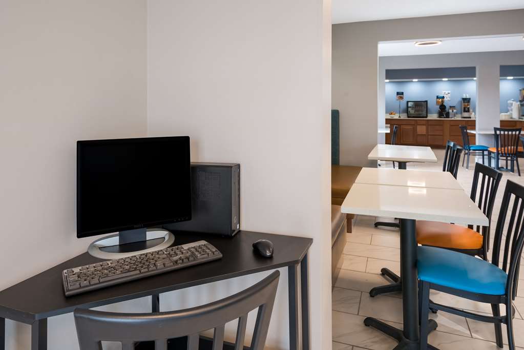 Clarion Pointe Indianapolis Northeast - photo 33