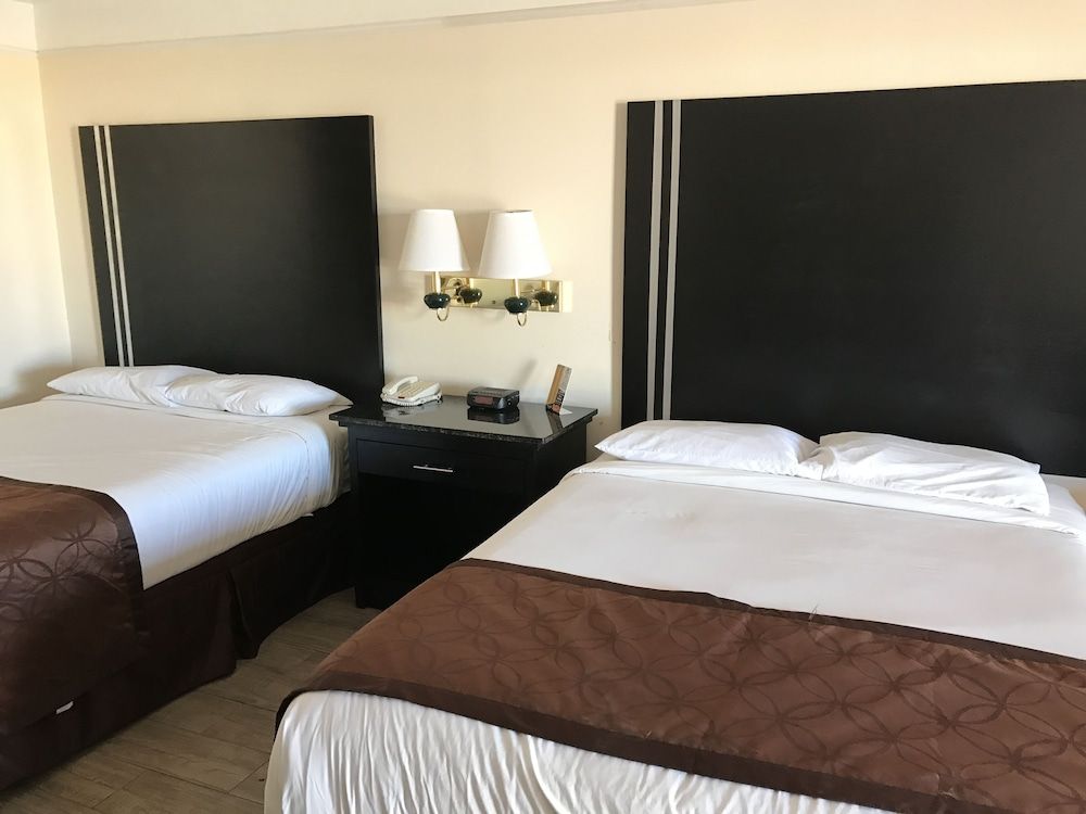 Texas Inn & Suites - photo 4