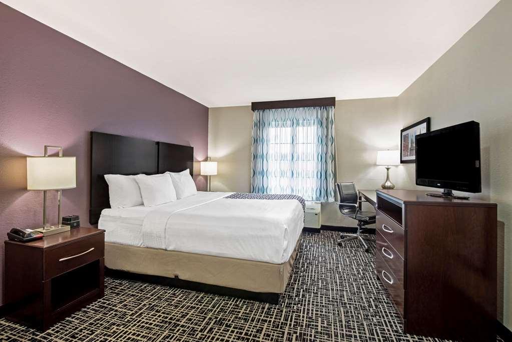 La Quinta Inn & Suites by Wyndham New Cumberland Harrisburg - photo 15