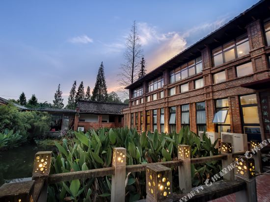 Yisuli Hostel — 5-Star Luxury Hotel in Chengdu, People's Republic of China