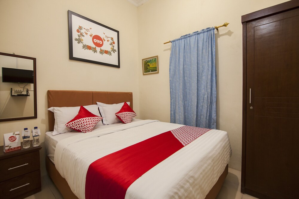 Oyo 719 Penginapan Panatapan Almonsari Resort in Tarutung, Indonesia