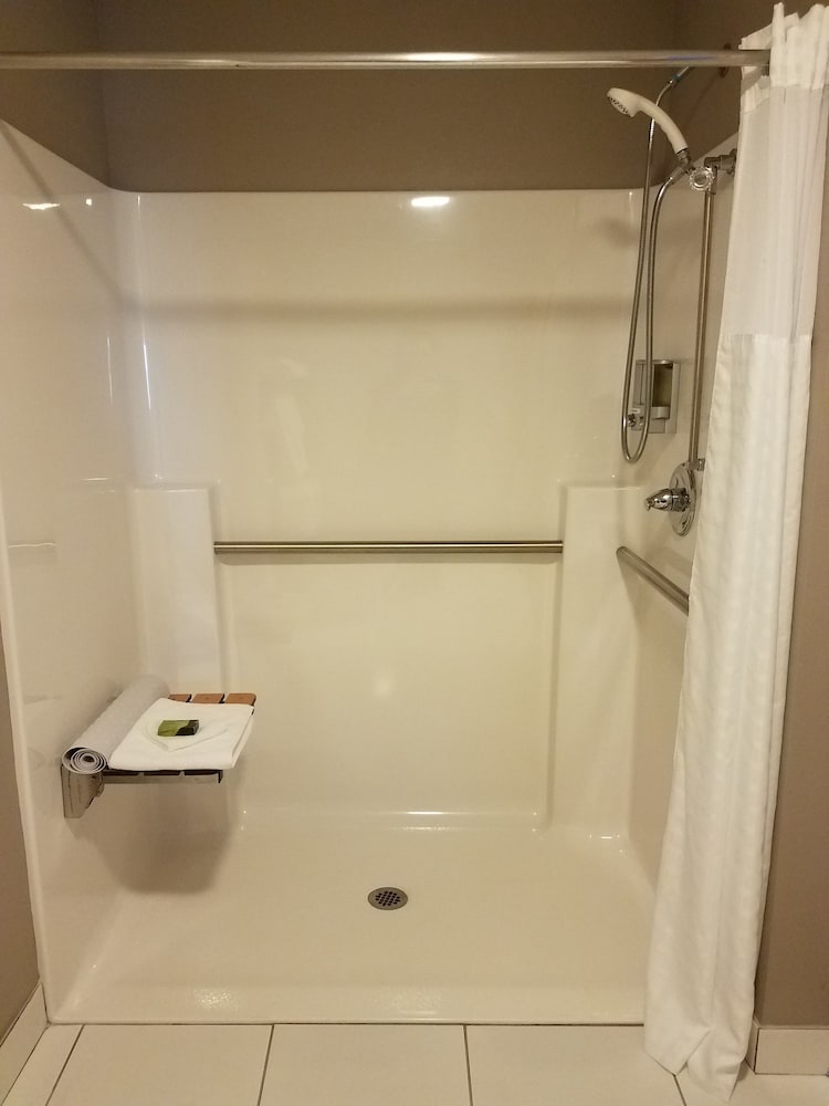 Okoboji Inn & Suites - photo 7