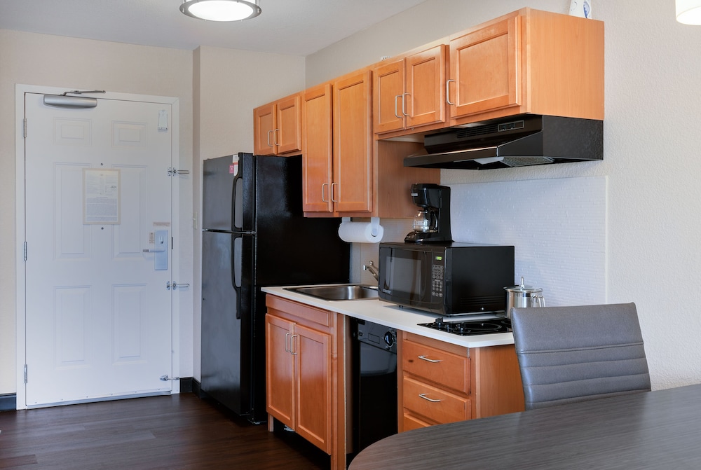 Candlewood Suites Medford by IHG - photo 7