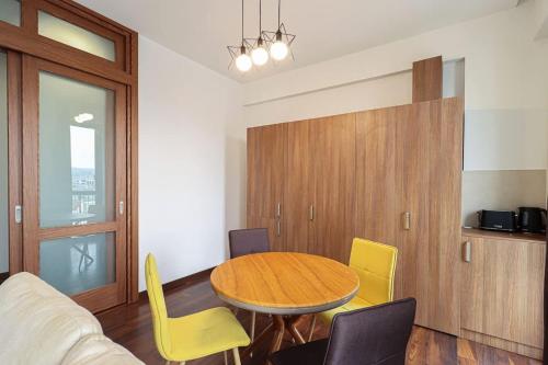 Modern Vake Retreat By Wehost