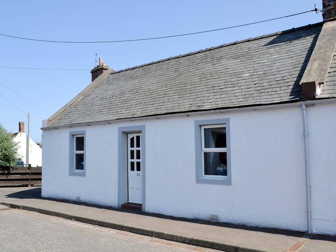 Creel Cottage — 4-Star Luxury Hotel in Montrose, United Kingdom
