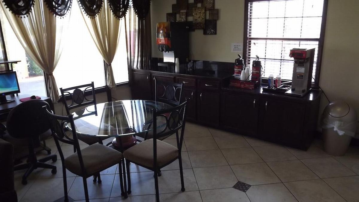 Econo Lodge Mansfield LA - photo 8